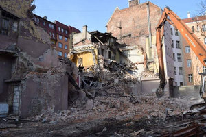 Wyburzenie kina Polonia przy ul. Żeromskiego we Wrocławiu