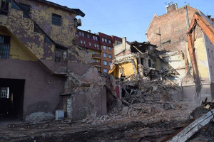 Wyburzenie kina Polonia przy ul. Żeromskiego we Wrocławiu