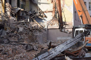 Wyburzenie kina Polonia przy ul. Żeromskiego we Wrocławiu