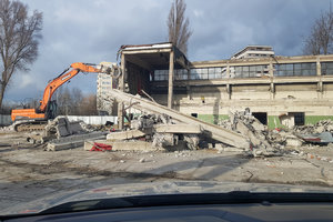 Wyburzenie PRKI przy ul. Lotniczej we Wrocławiu
